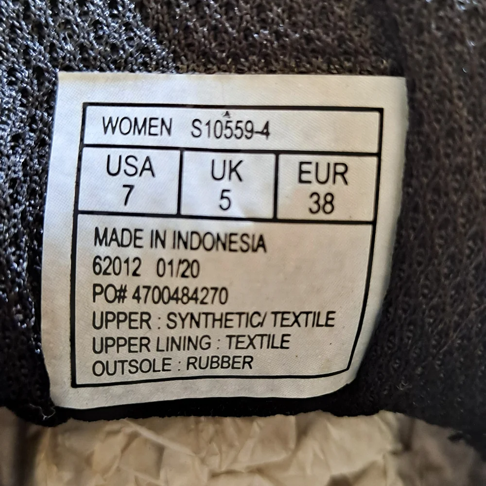 Saucony sleek black